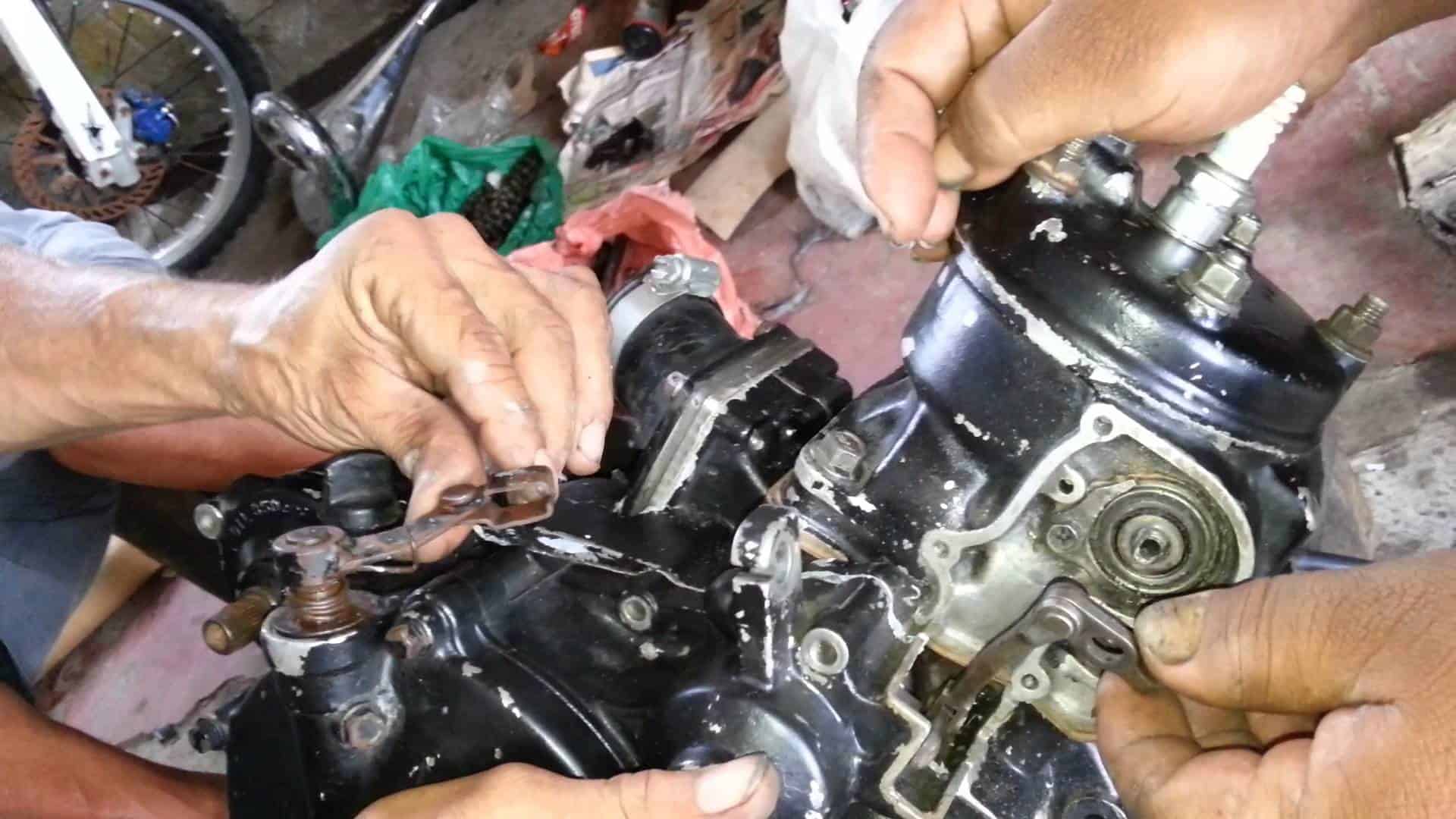 Moto W12 1993 Reparación Motor y sistema de escape