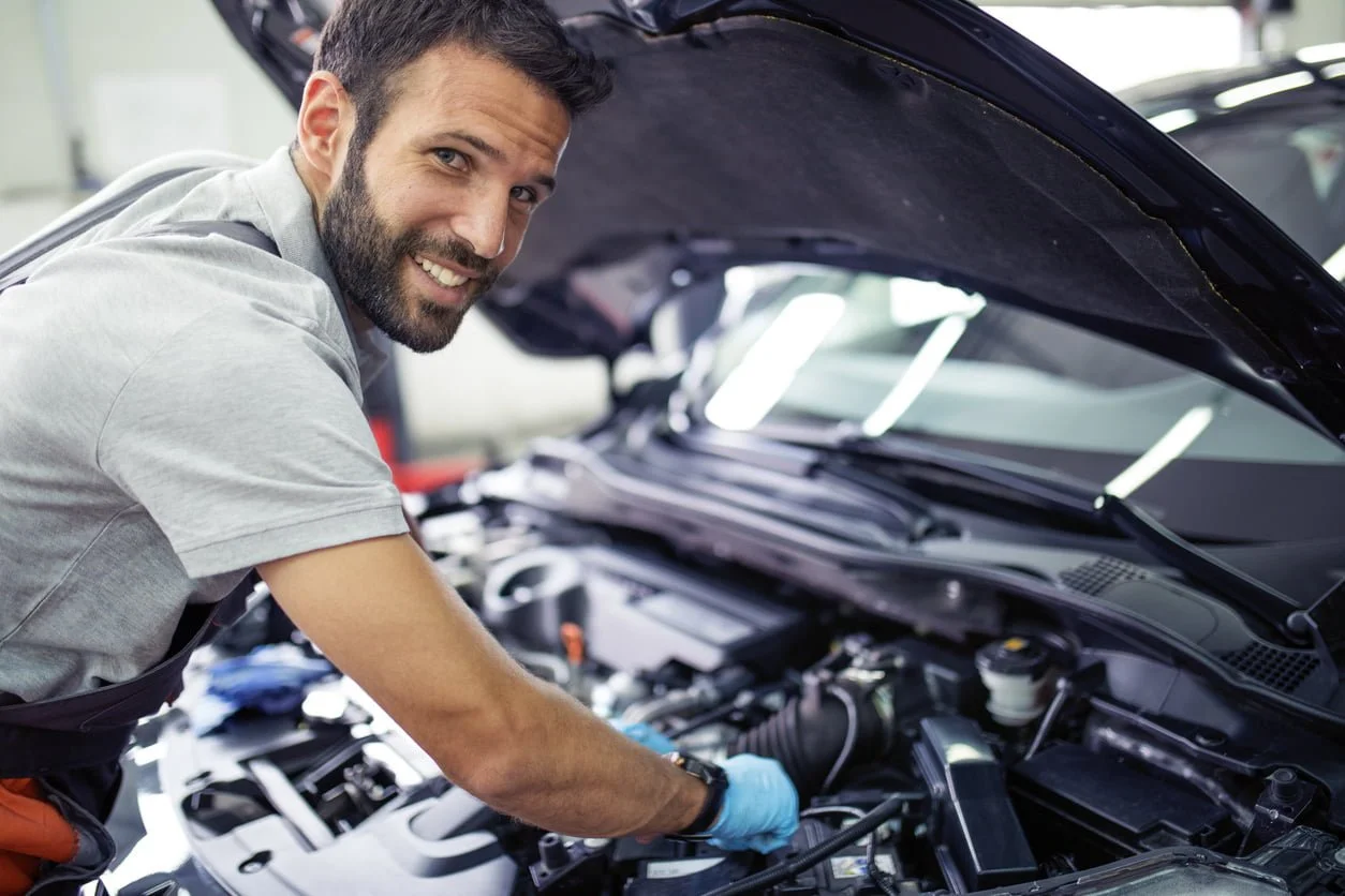 Como elegir un mecánico automotriz para reparar un auto BMW