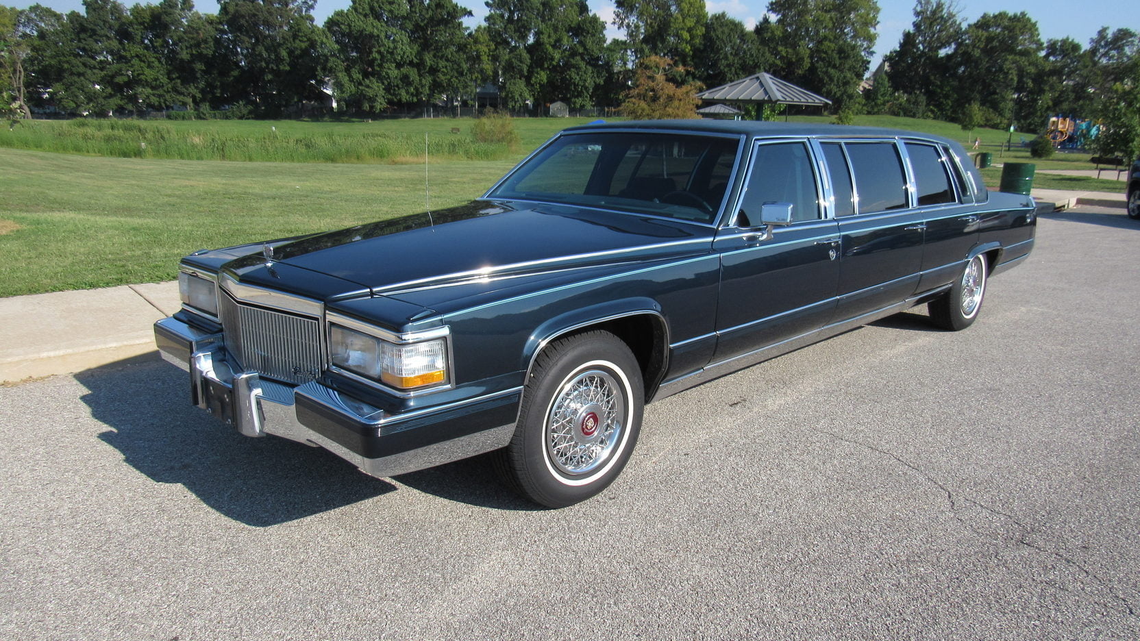 Fleetwood Cadillac катафалк 1990