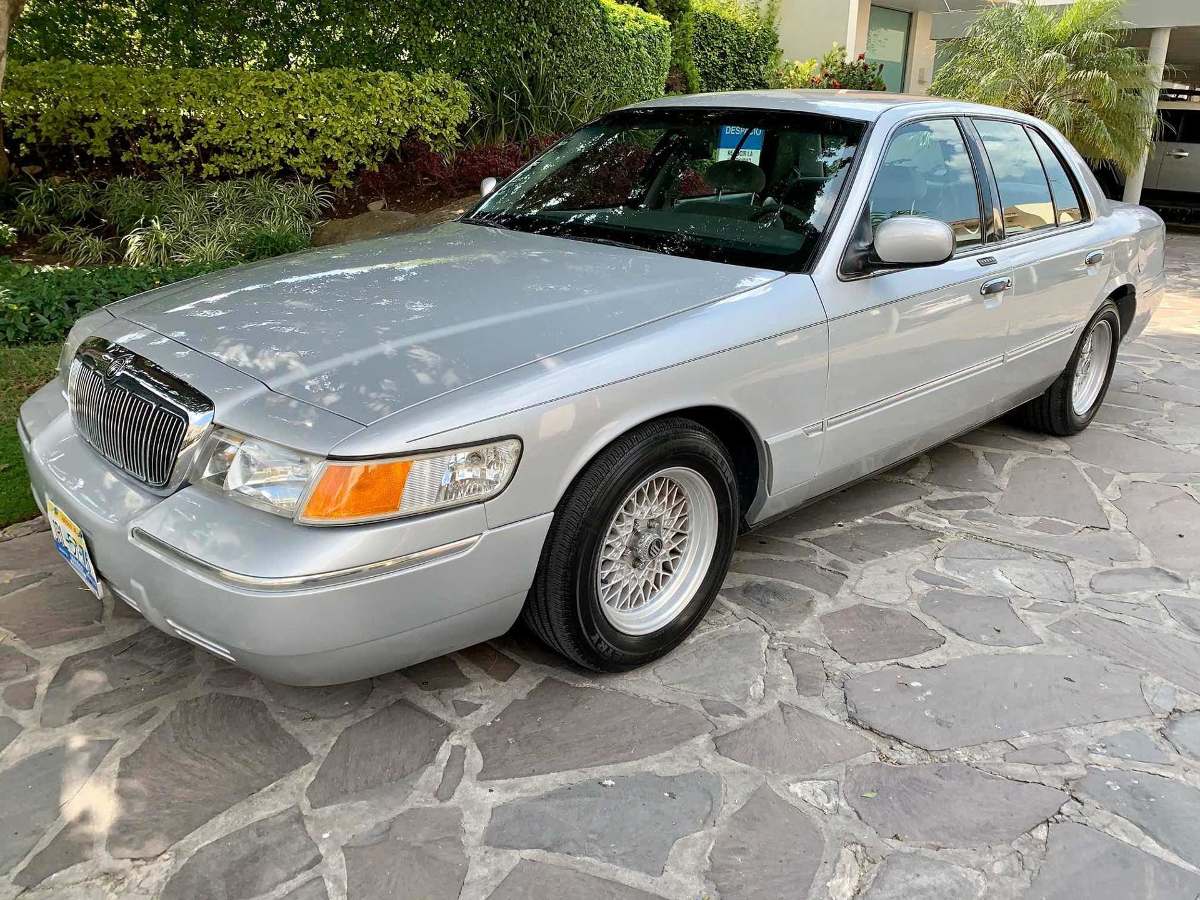 GrandMarquis2001