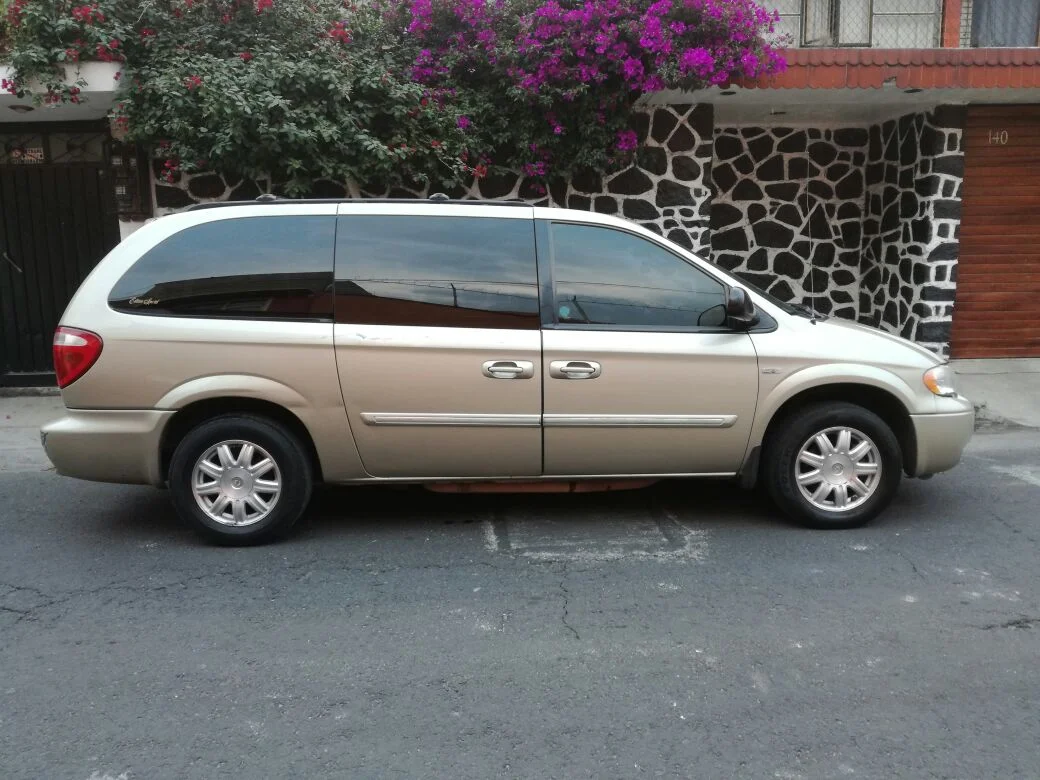 Descargar Manual de Propietario CHRYSLER Town and Country 2006 en PDF Gratis