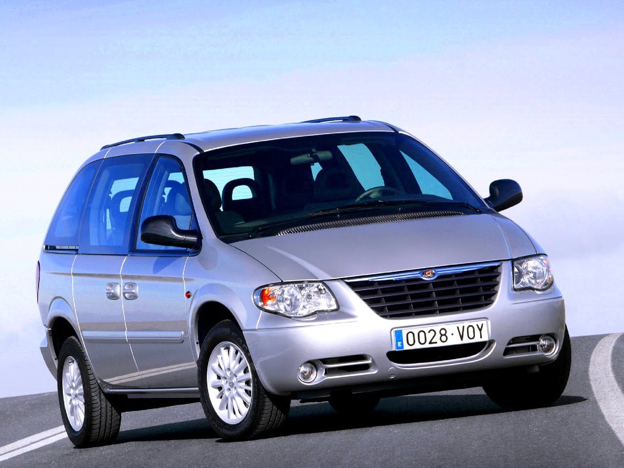 Додж вояджер. Крайслер Вояджер. Крайслер Вояджер 2004. Chrysler Voyager/Caravan (RG) 2001>. Крайслер Гранд Вояджер 2004.