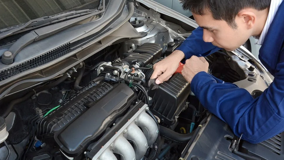 Donde estan los fusibles del Pajero Sport 2013