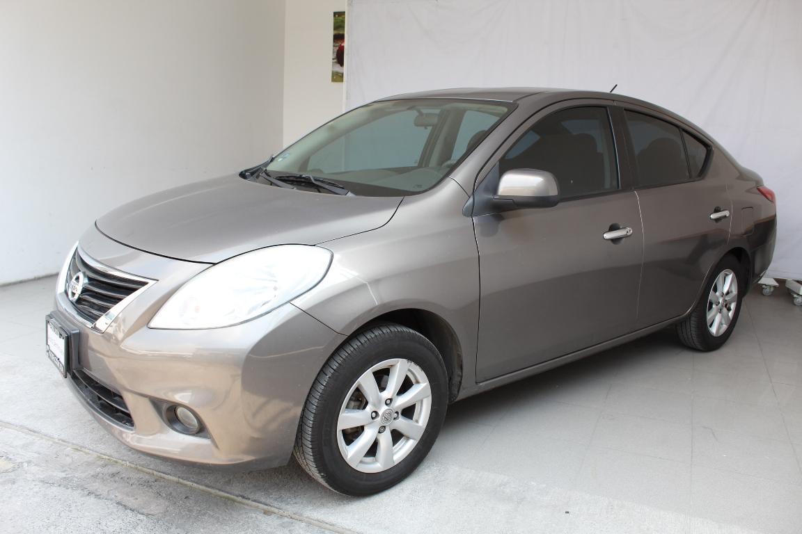 Descargar Manual Nissan Versa 2014 de Propietario