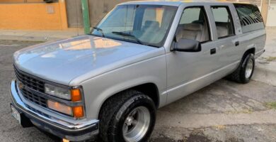 Descargar Manual de Propietario CHEVROLET Suburban 1993 en PDF Gratis