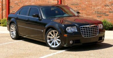 Descargar Manual de Propietario CHRYSLER 300 SRT 2008 en PDF Gratis