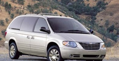 Descargar Manual de Propietario CHRYSLER Town and Country 2005 en PDF Gratis