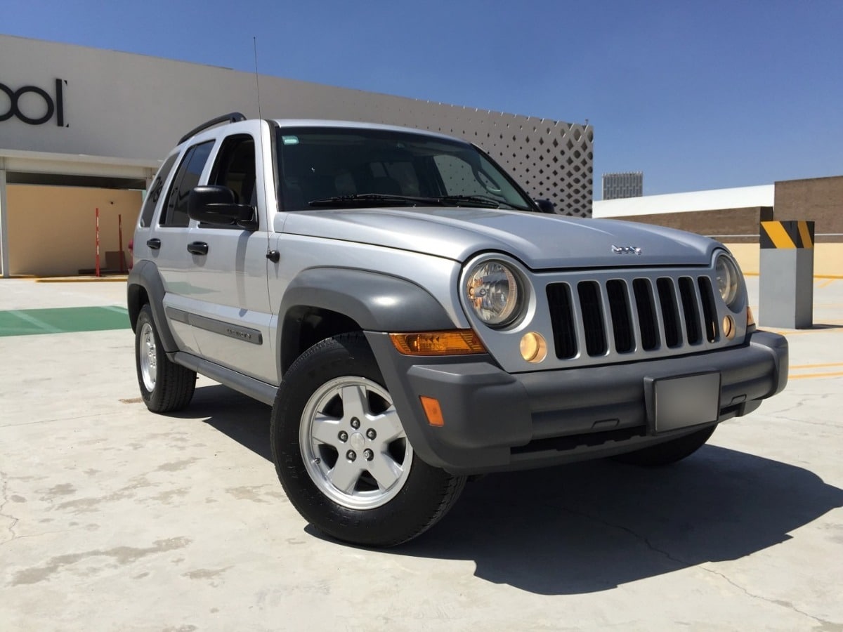 Descargar Manual de Propietario JEEP Liberty 2005 en PDF Gratis