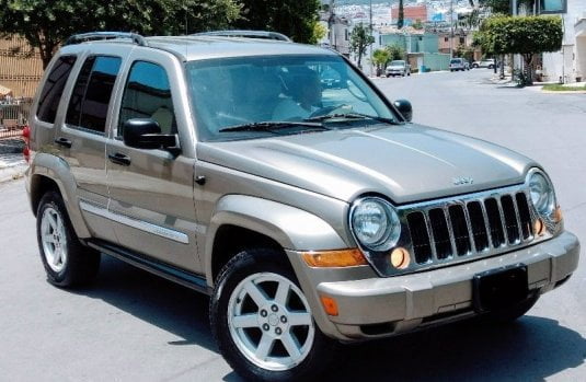 Descargar Manual de Propietario JEEP Liberty 2007 en PDF Gratis