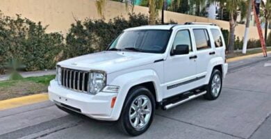 Descargar Manual de Propietario JEEP Liberty 2010 en PDF Gratis