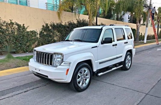 Descargar Manual de Propietario JEEP Liberty 2010 en PDF Gratis