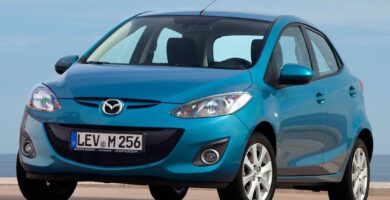 Descargar Manual de Propietario MAZDA 2 2012 en PDF Gratis