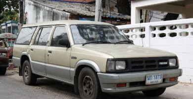 MazdaB2500-1996c