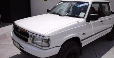 MazdaB2500-1999c
