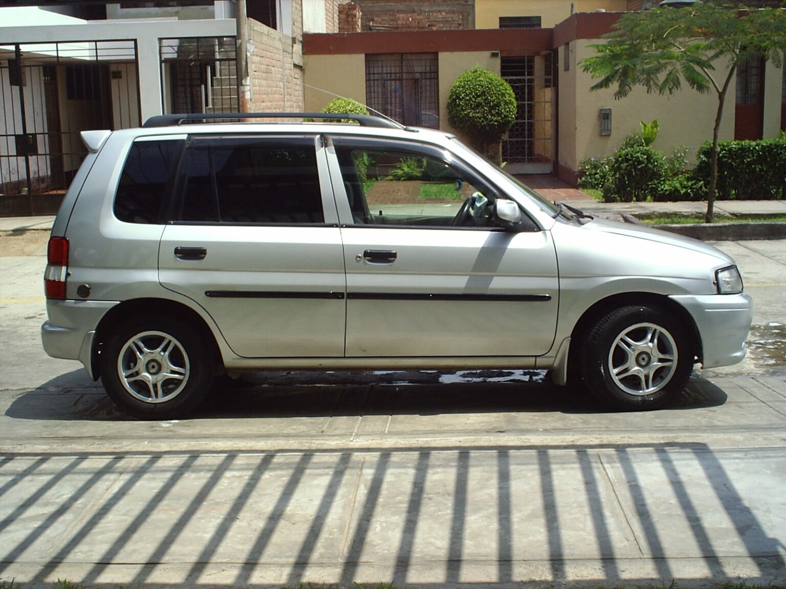 MazdaDemio-1998c