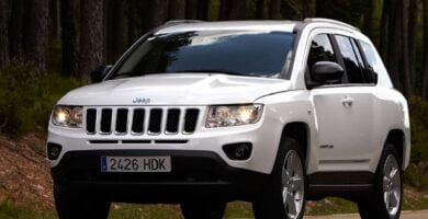 Descargar Manual JEEP COMPASS 2011 de Usuario en PDF Gratis