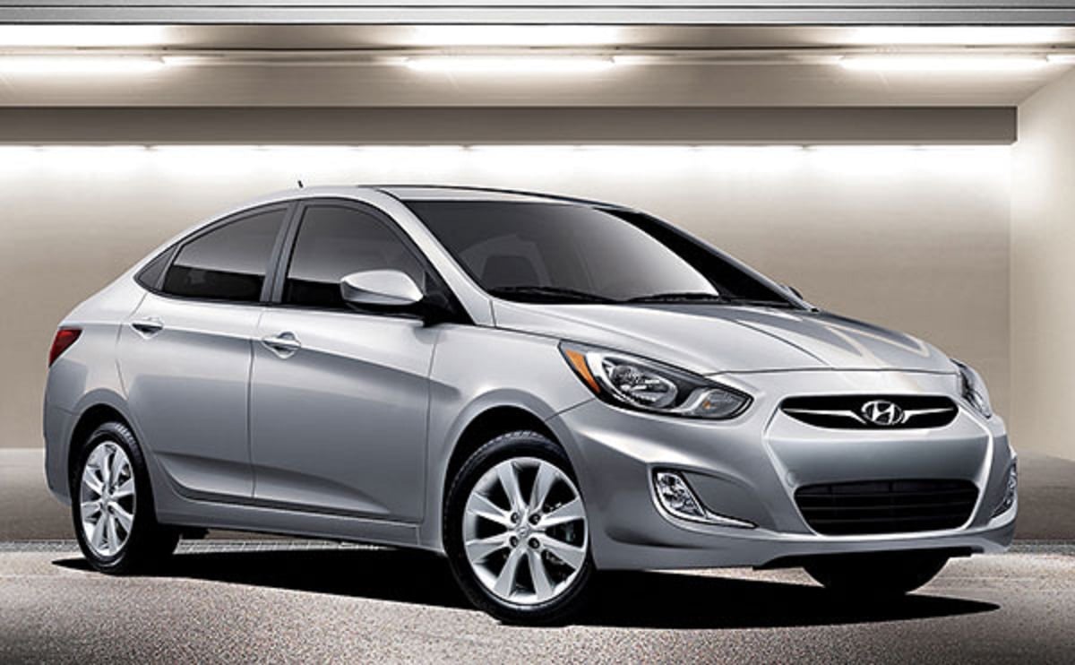 Descargar Manual HYUNDAI ACCENT 2013 de Usuario