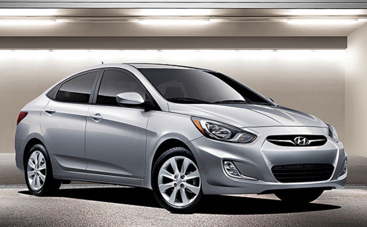 Descargar Manual HYUNDAI ACCENT 2013 de Usuario