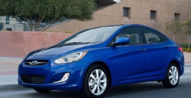 Descargar Manual HYUNDAI ACCENT BLUE 2014 de Usuario