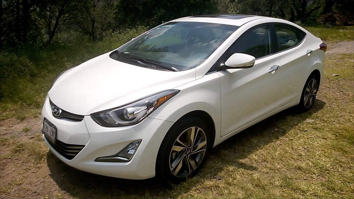 Descargar Manual HYUNDAI AVANTE 2014 de Usuario