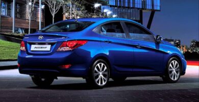 Descargar Manual HYUNDAI ACCENT BLUE 2015 de Usuario