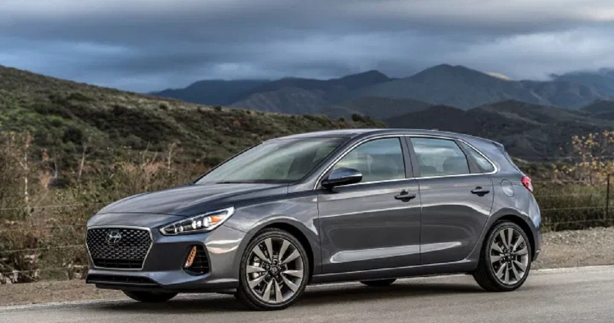 Descargar Manual HYUNDAI ELANTRA GT 2018 de Usuario