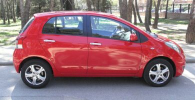 Descargar Manual Toyota Yaris 2010 de Usuario