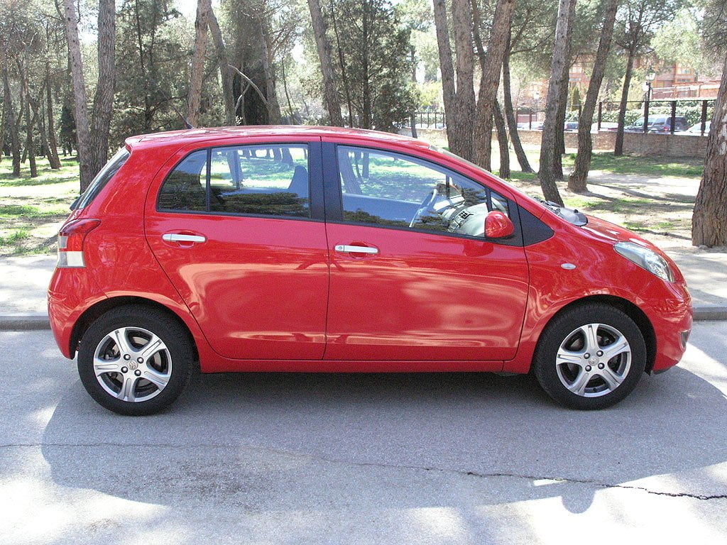 Descargar Manual Toyota Yaris 2010 de Usuario