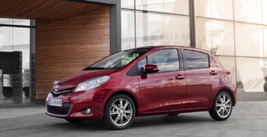 Descargar Manual Toyota Yaris 2013 de Usuario