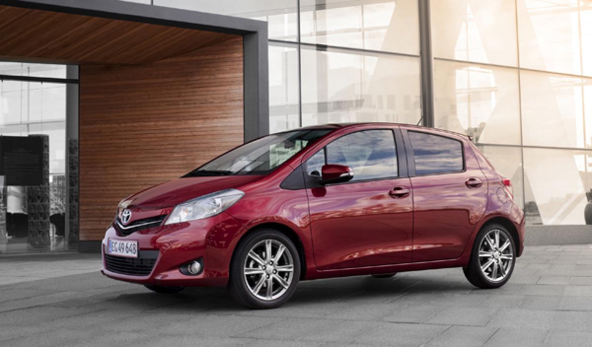 Descargar Manual Toyota Yaris 2013 de Usuario