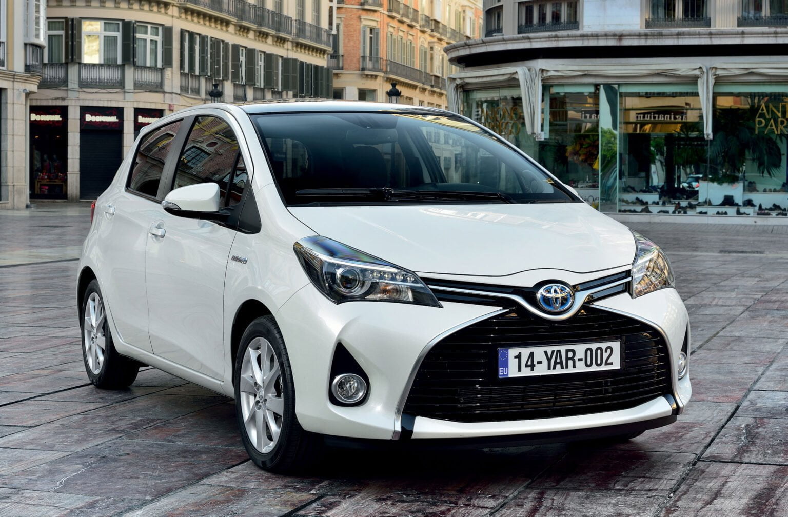 Descargar Manual Toyota Yaris 2015 de Usuario