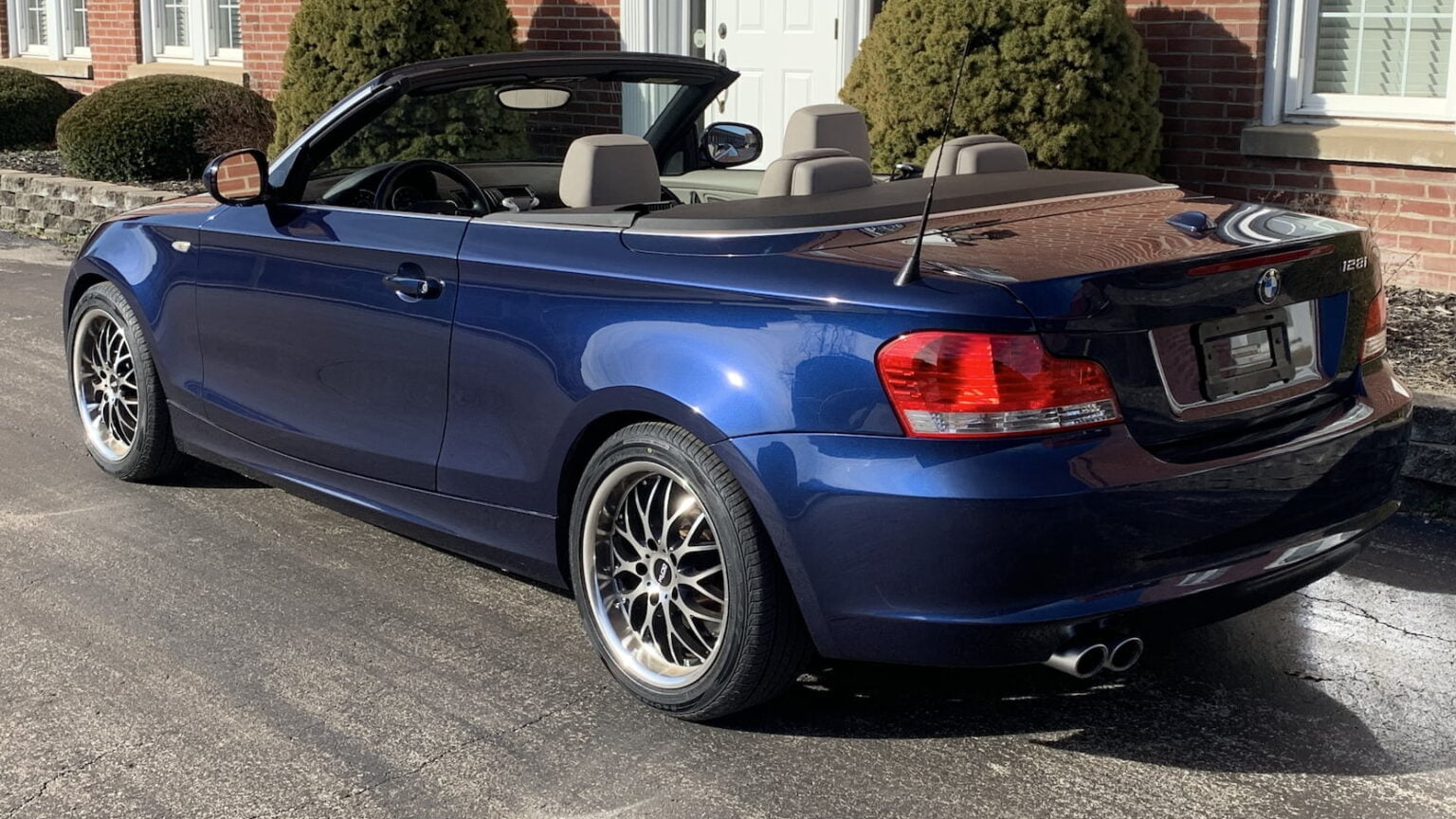 Descargar Manual BMW 128i CONVERTIBLE 2010 de Usuario