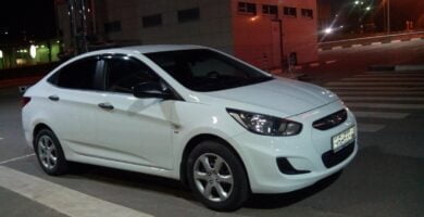 Descargar Manual HYUNDAI SOLARIS 2013 de Usuario