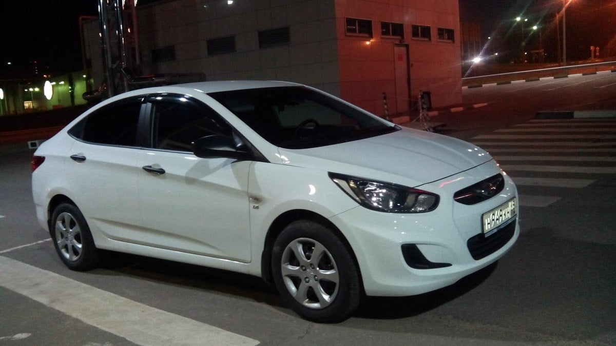 Descargar Manual HYUNDAI SOLARIS 2013 de Usuario