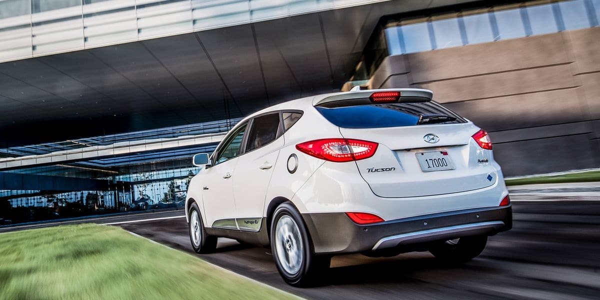 Descargar Manual HYUNDAI TUCSON FUEL CELL 2015 de Usuario