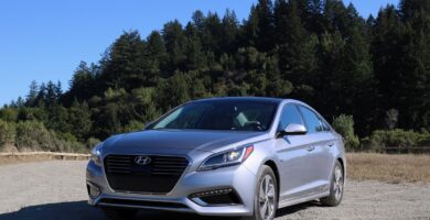 Descargar Manual HYUNDAI GRANDEUR HYBRID 2016 de Usuario