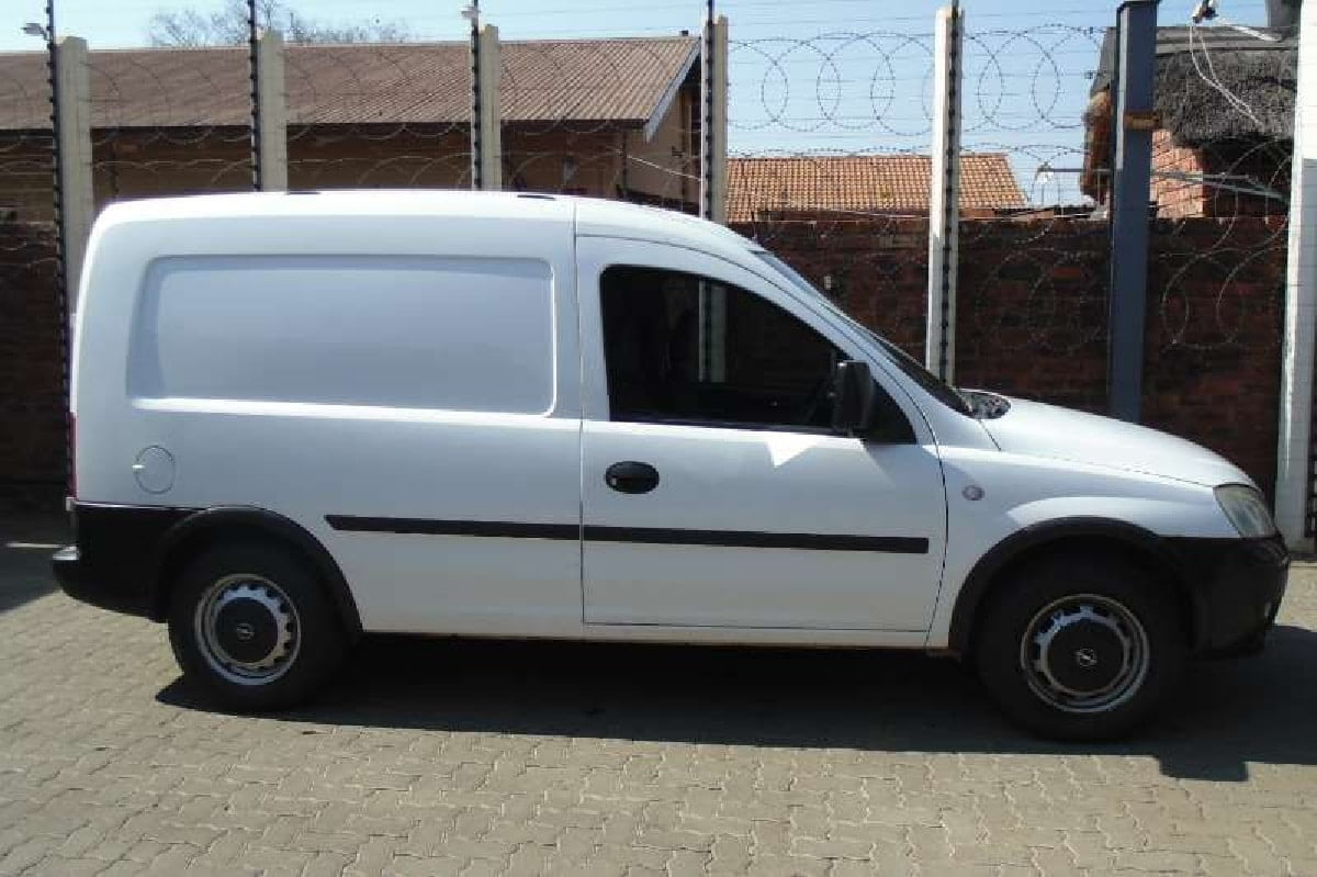 Descargar Manual OPEL COMBO 2007 de Usuario PDF Gratis