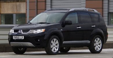 Descargar Manual MITSUBISHI OUTLANDER 2008 de Usuario PDF Gratis