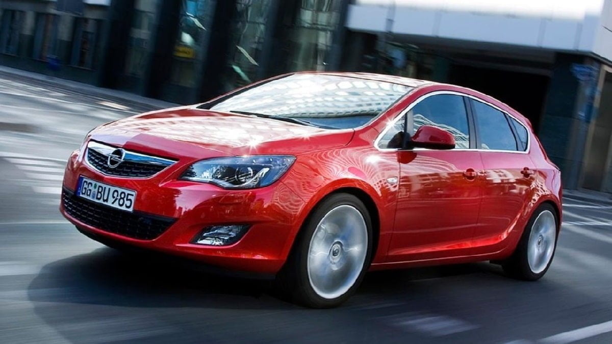 Descargar Manual OPEL ASTRA J 2011 de Usuario PDF Gratis