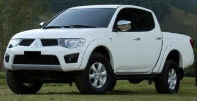 Descargar Manual MITSUBISHI L200 GL 2013 de Usuario PDF Gratis