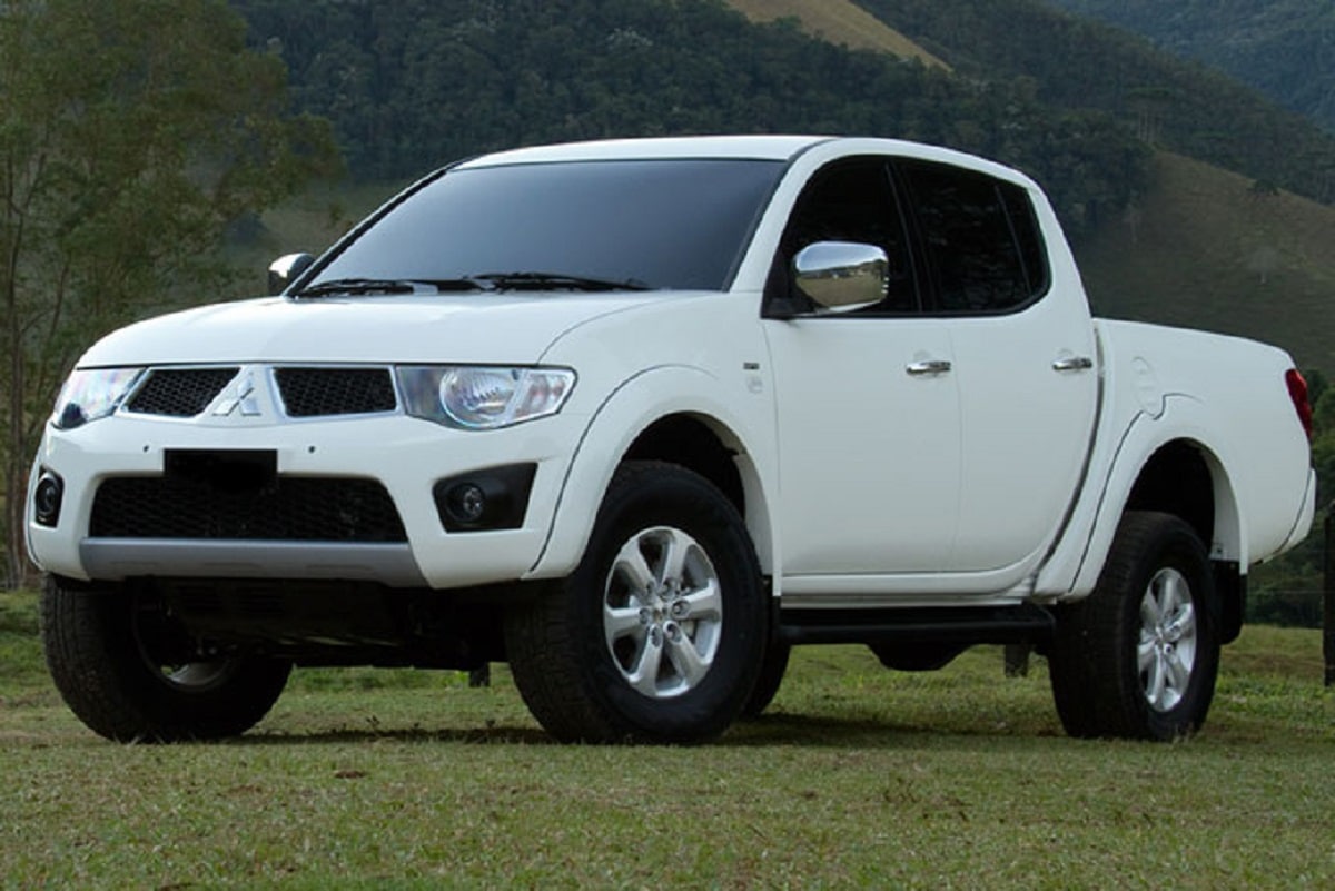 Descargar Manual MITSUBISHI L200 GL 2013 de Usuario PDF Gratis