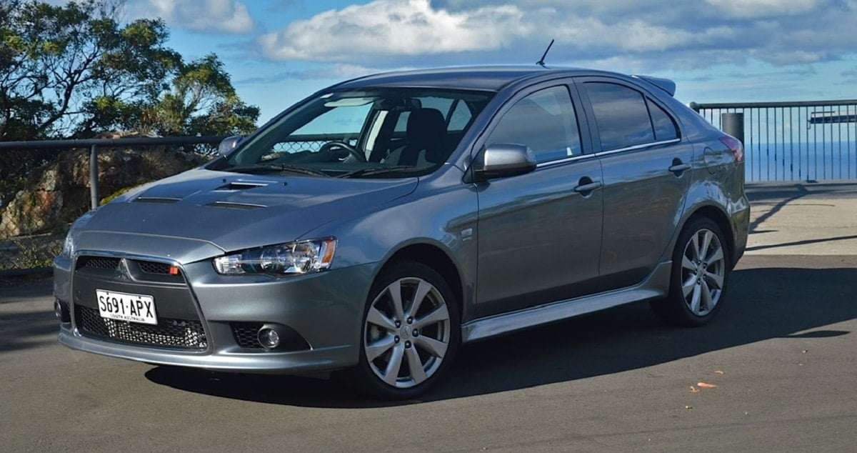 Descargar Manual MITSUBISHI LANCER SPORTBACK 2013 de Usuario PDF Gratis