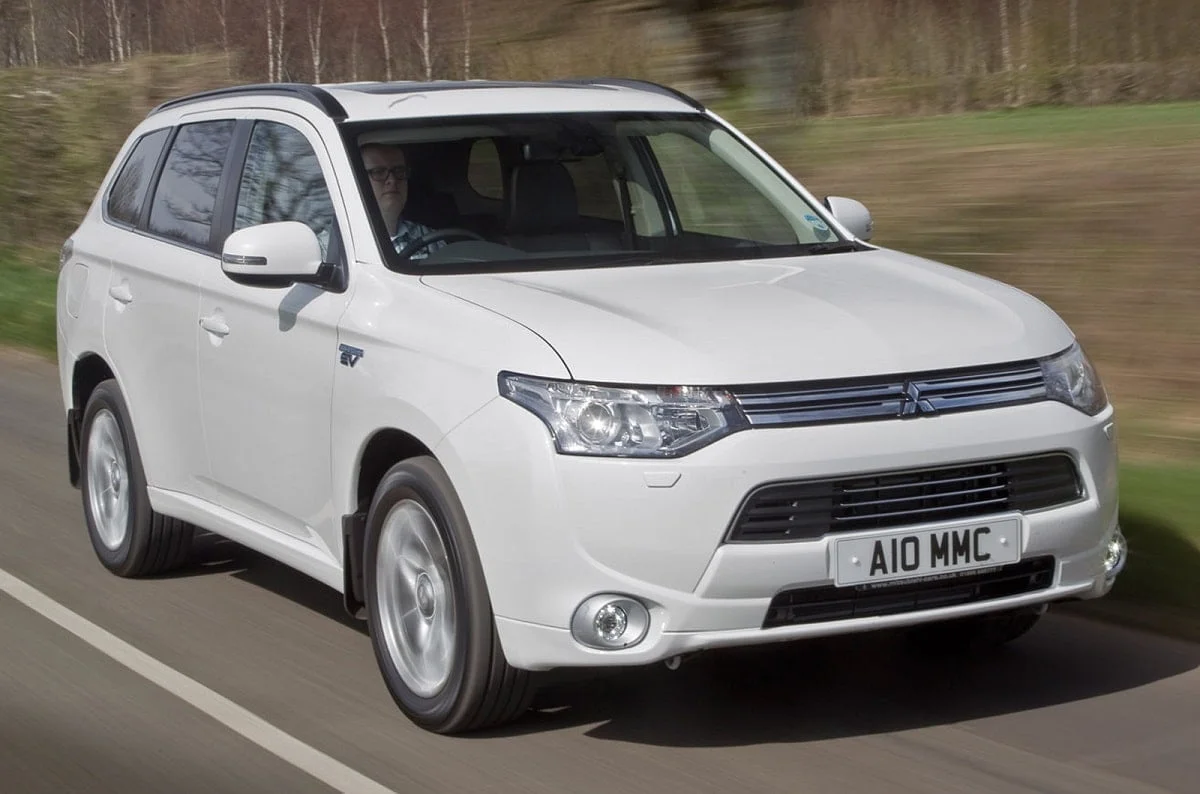 Descargar Manual MITSUBISHI OUTLANDER PHEV 2014 de Usuario PDF Gratis