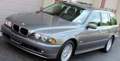 Descargar Manual BMW 525i Sport Wagon 2002 de Usuario