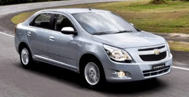 Descargar Manual de Propietario CHEVROLET COBALT 2013 Gratis PDF en Español