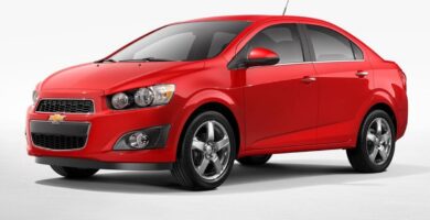 Descargar Manual de Propietario CHEVROLET SONIC 2015 Gratis PDF en Español