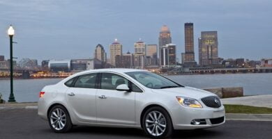 Descargar Manual BUICK VERANO 2014 de Usuario