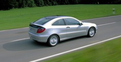 Descargar Manual MERCEDES BENZ CLASE C COUPE 2002 de Usuario GRATIS