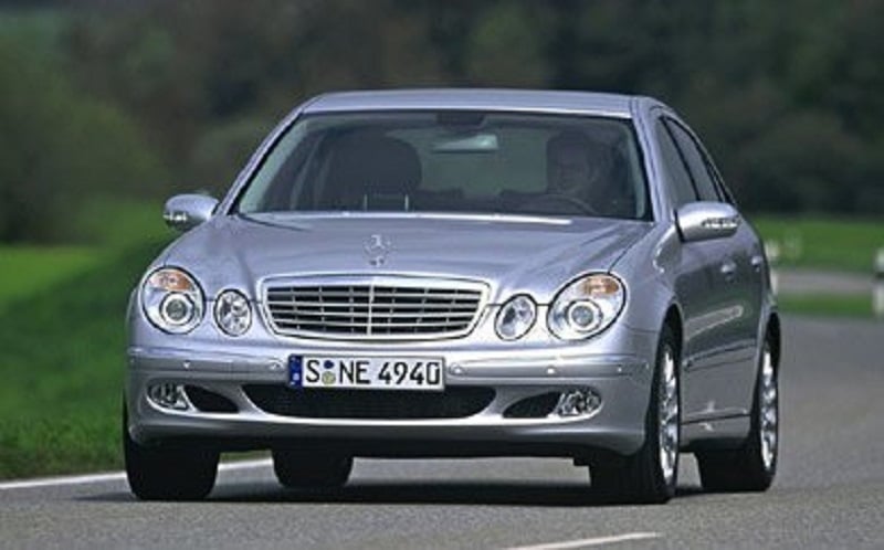 Descargar Manual MERCEDES BENZ CLASE E 2004 de Usuario GRATIS