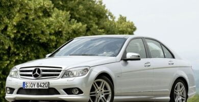 Descargar Manual MERCEDES BENZ CLASE C 4MATIC 2009 de Usuario GRATIS